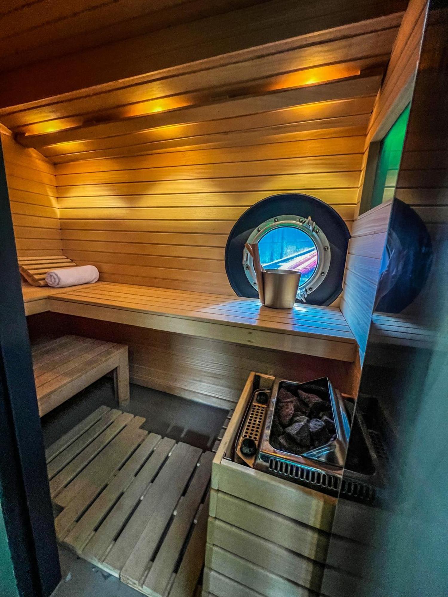 Boat & Boost Amsterdam Bed & Breakfast Bagian luar foto